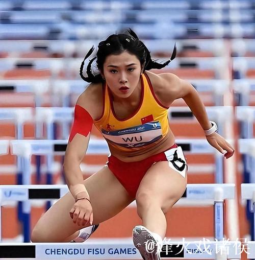 女子100米栏决赛:吴艳妮摘金,林雨薇摔倒仍获季军 女子100米栏决赛:吴艳妮摘金,林雨薇摔倒仍获季军